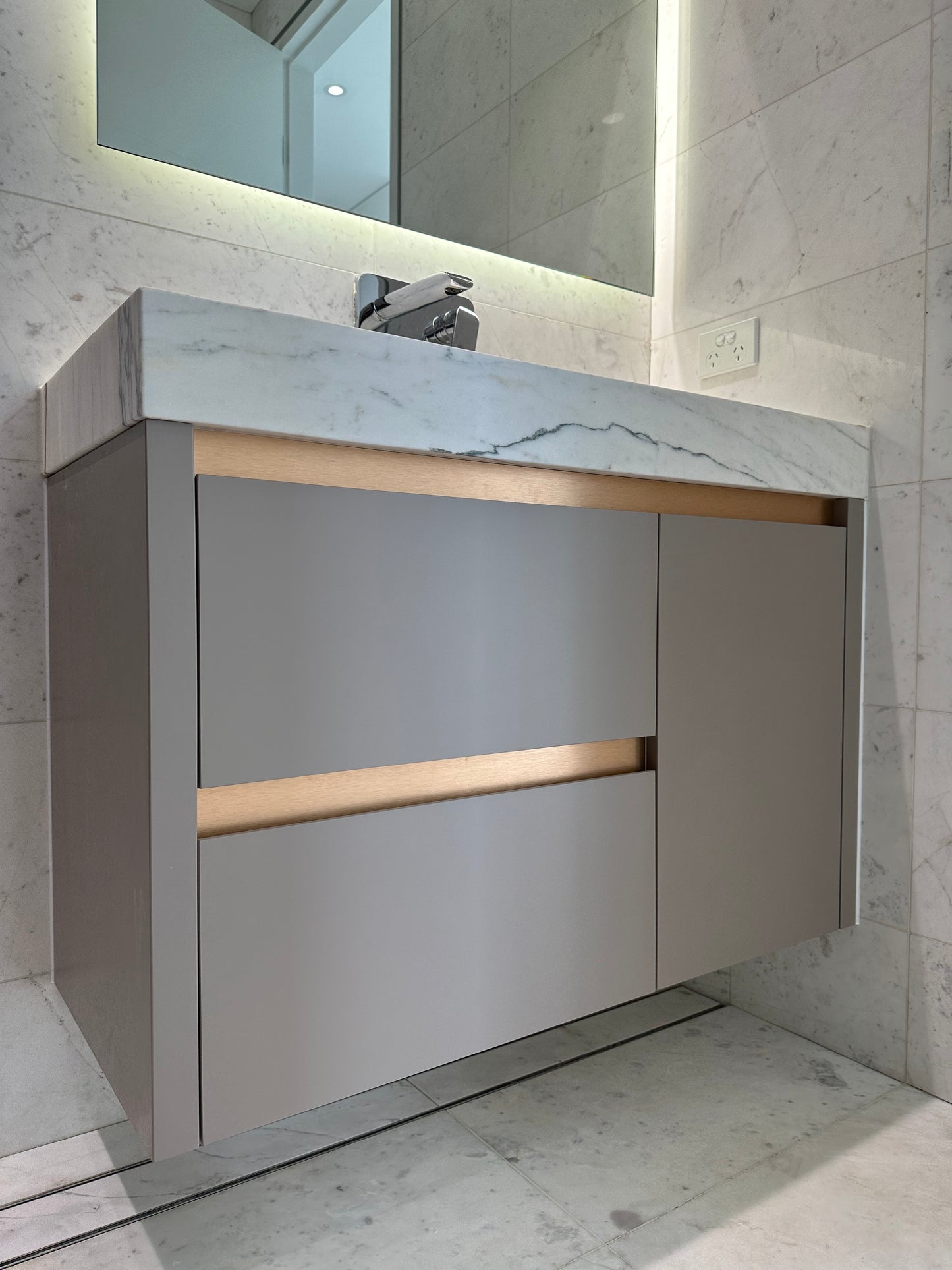 Copper Single Vanity With Slope Benchtop