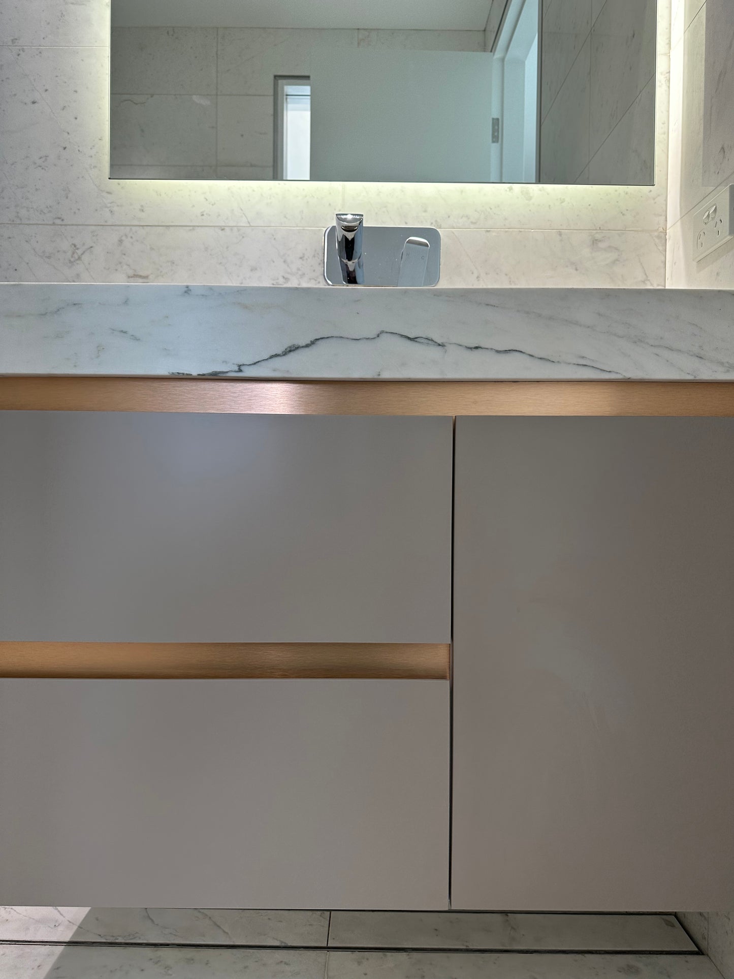 Copper Single Vanity With Slope Benchtop